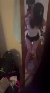 镜子前草女大刚分手没多久